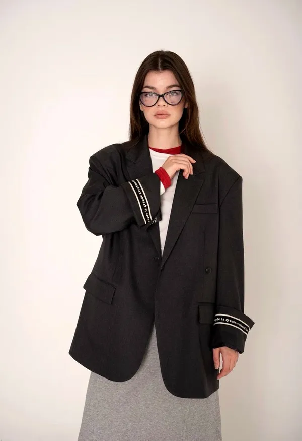 Stylish Women's Blazer Jacket - Elegant and Versatile for Any Occasion