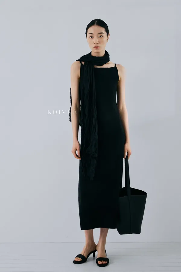 Elegant Slim-Fit Black Dress to Showcase Your Charming Curves