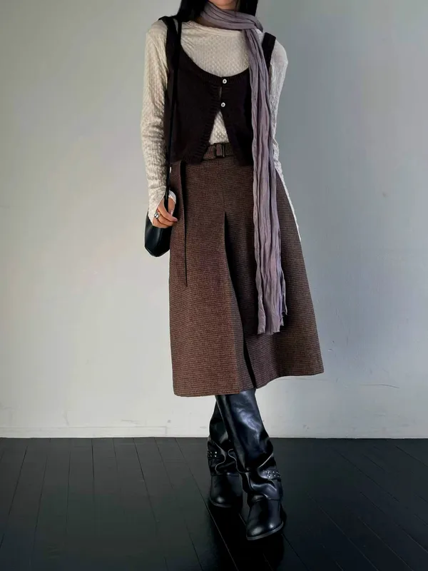 Elegant Women's Midi Skirt - Comfortable and Versatile