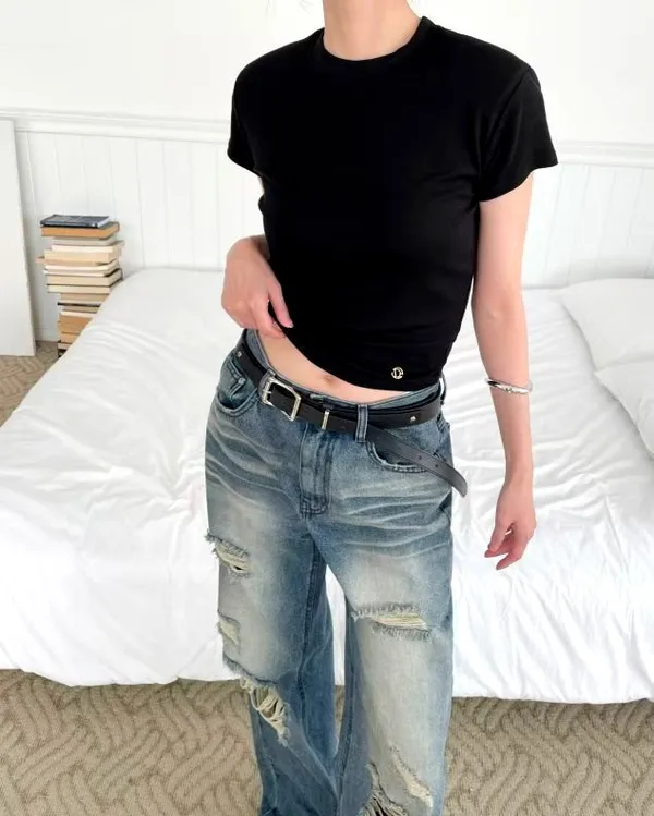 Stylish Minimalist Black Short Sleeve T-Shirt, Comfortable and Versatile