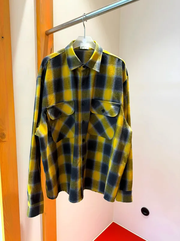 Stylish Plaid Men's Top - Comfortable and Versatile