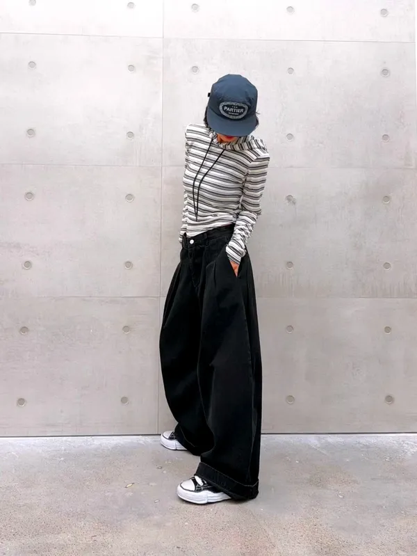 Stylish Striped Women's Top - Casual and Versatile