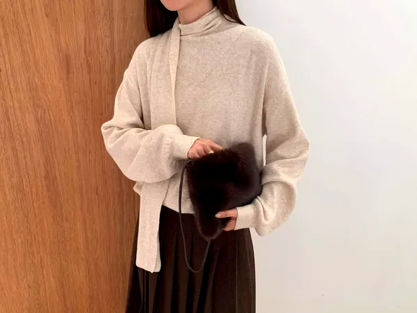 Minimalist Comfortable Women's Top, Elegant and Versatile
