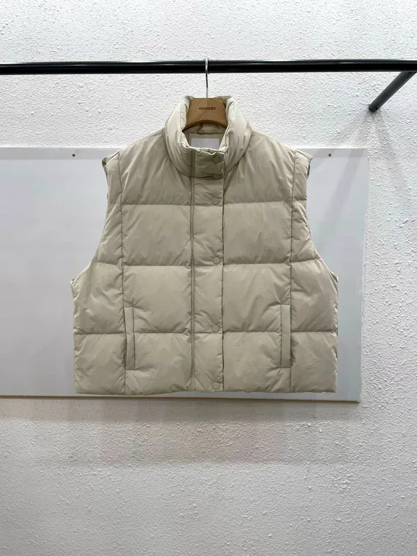 Stylish and Minimalist Women's Top, Lightweight and Warm Vest