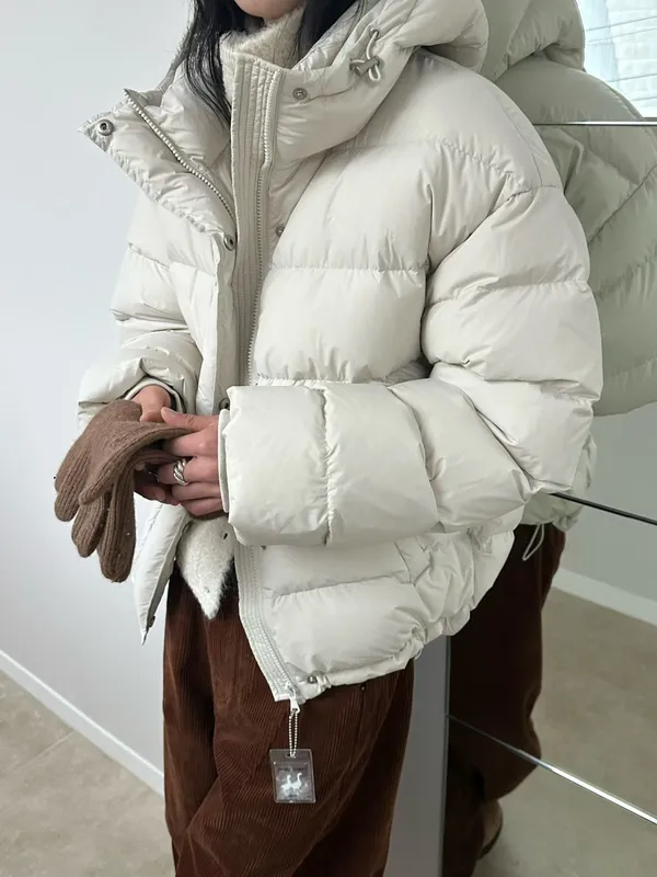Stylish and Minimalist Women's Down Jacket, Warm and Comfortable, Perfect for Winter Outfits