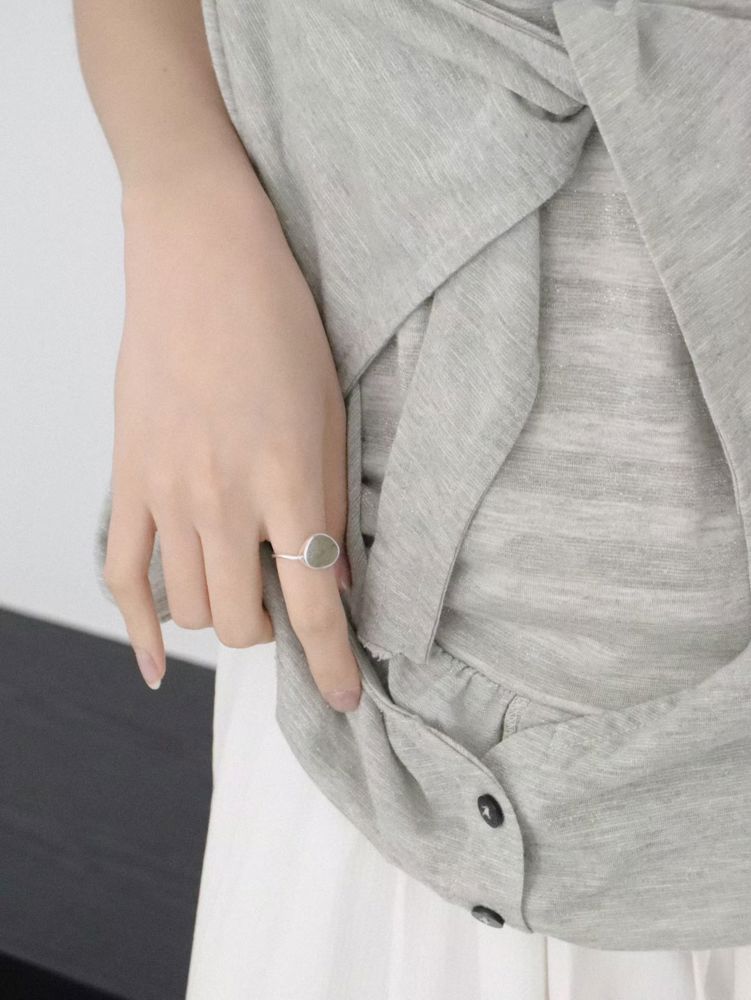 Minimalist Round Ring - A Fashion Staple for Every Outfit