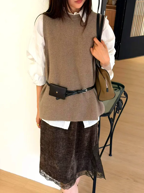 Fashion women's outerwear vest, elegant and versatile.