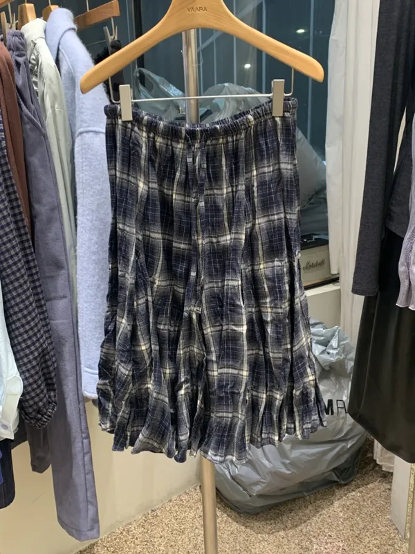 时尚格纹女装长裙，轻盈舒适，完美搭配夏日出游