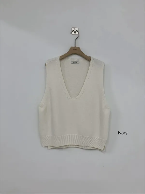 Elegant V-Neck Knitted Vest in Fresh Off-White