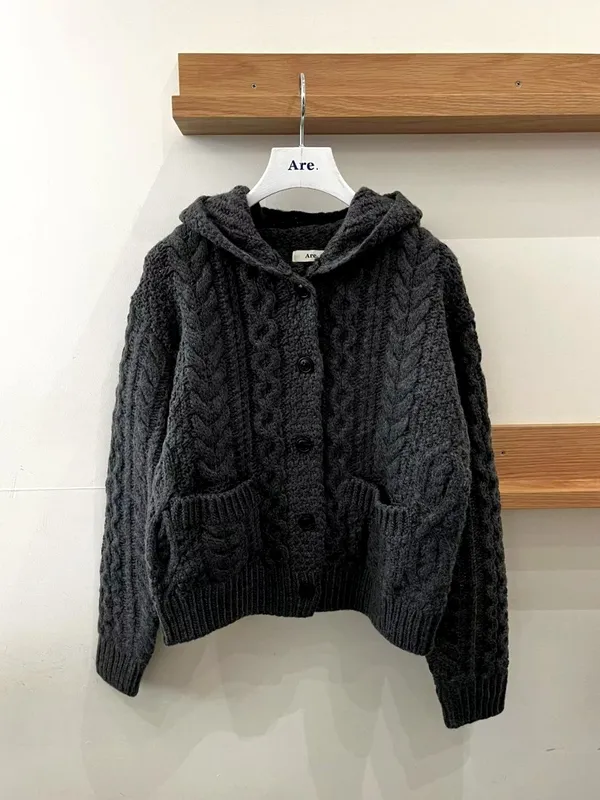 Fashionable Knit Cardigan for Women, Comfortable and Warm, Perfect for Fall and Winter