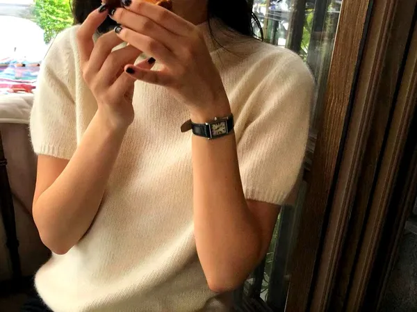Elegant and Minimalist Women's Sweater - Comfortable and Breathable, Perfect for Pairing