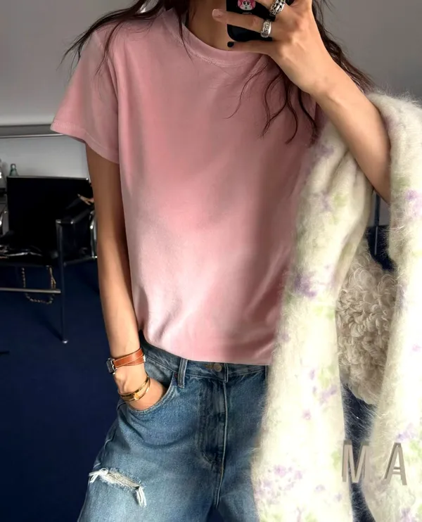 Stylish Minimalist Pink T-Shirt, Comfortable and Versatile
