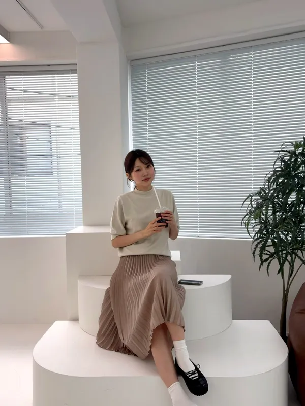 Chic Pleated Skirt - Elegant Style for Any Occasion