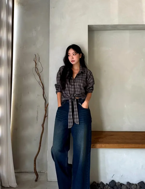 Fashionable Loose High-Waisted Jeans to Showcase Your Elegant Charm