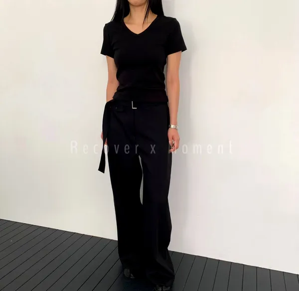 Stylish Black V-Neck Short Sleeve Top - Versatile and Fashionable