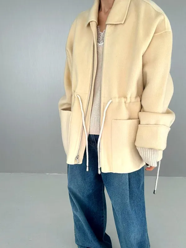 Stylish and Minimalist Women's Jacket, Comfortable and Warm for Fall and Winter