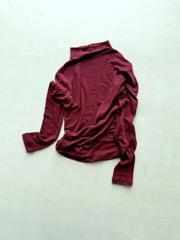 Stylish and Comfortable Women's Top, Elegant Burgundy Design
