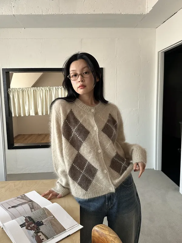 Elegant Knit Cardigan - Warm, Comfortable, and Fashionable