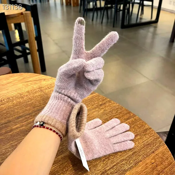 溫暖時尚女裝手套，柔軟舒適，完美搭配冬季服飾