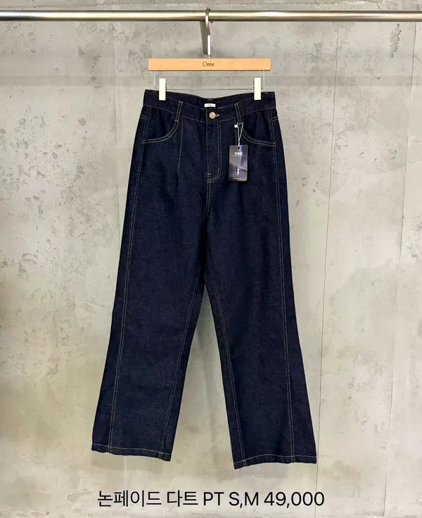 Fashionable versatile women's denim pants, comfortable slim-fit design.