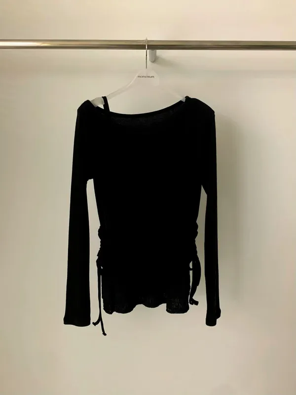 Stylish Black Long Sleeve Top with Elegant Slim Fit Design