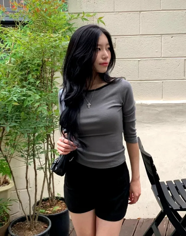 Stylish and Minimalist Women's Top with Comfortable Fit