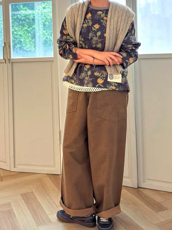 花卉印花寬松T恤，舒適休閒風