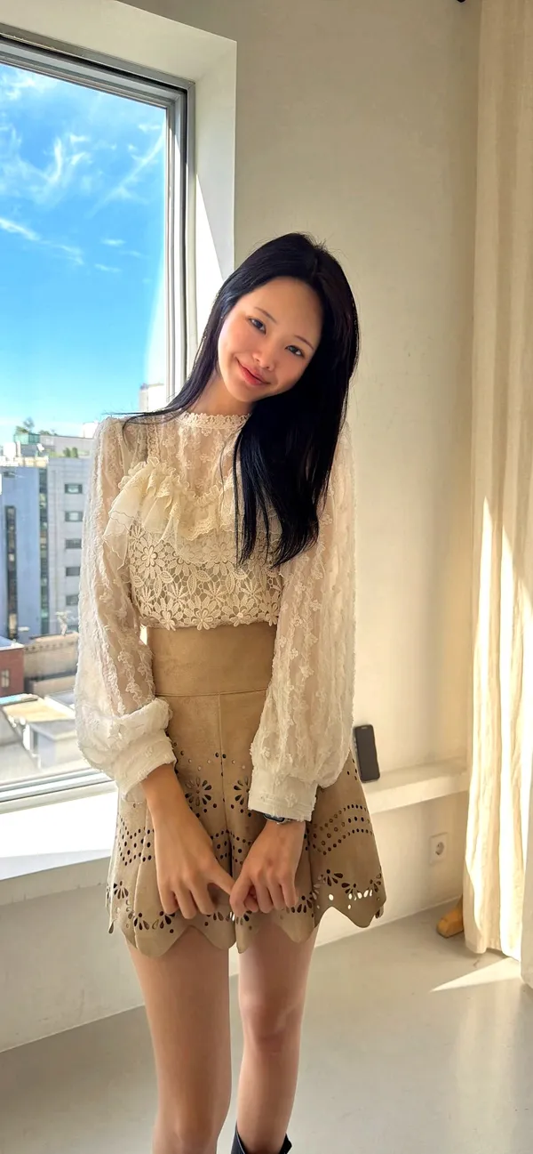Elegant Lace Women's Top, Exuding Romantic Charm