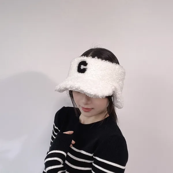 Fashionable Warm Women's Knitted Sweater, Simple and Versatile