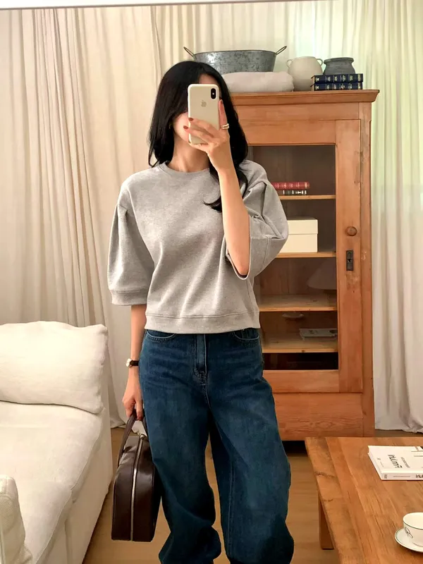 스타일리시한 캐주얼 회색 탑, 편안하고 다재다능한