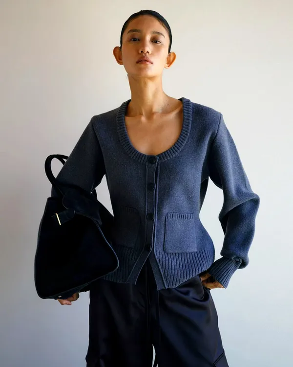 Fashionable and Minimalist Women's Cardigan Top with Comfortable Knit Design