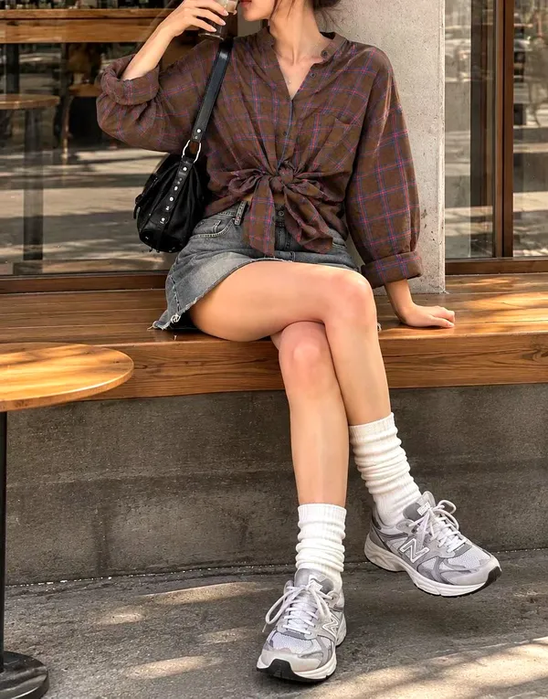 Stylish Plaid Lace-Up Shirt for an Elegant Look
