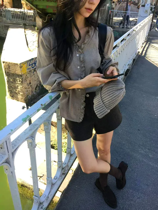 Stylish Casual Shirt, Elegant Charm for Spring and Autumn Wear