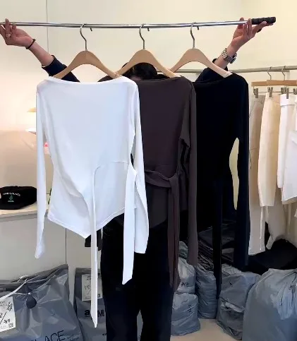 Stylish and Minimalist Women's Top, Comfortable and Versatile