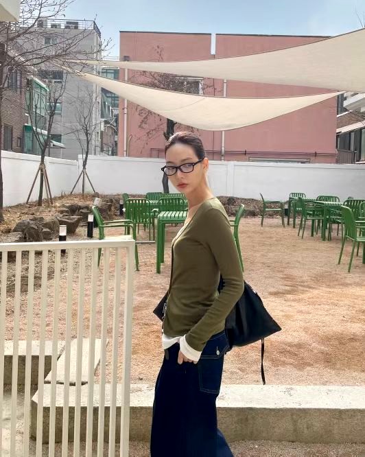 스타일리시 캐주얼 여성 탑 - 편안하고 다재다능한 긴팔 티셔츠