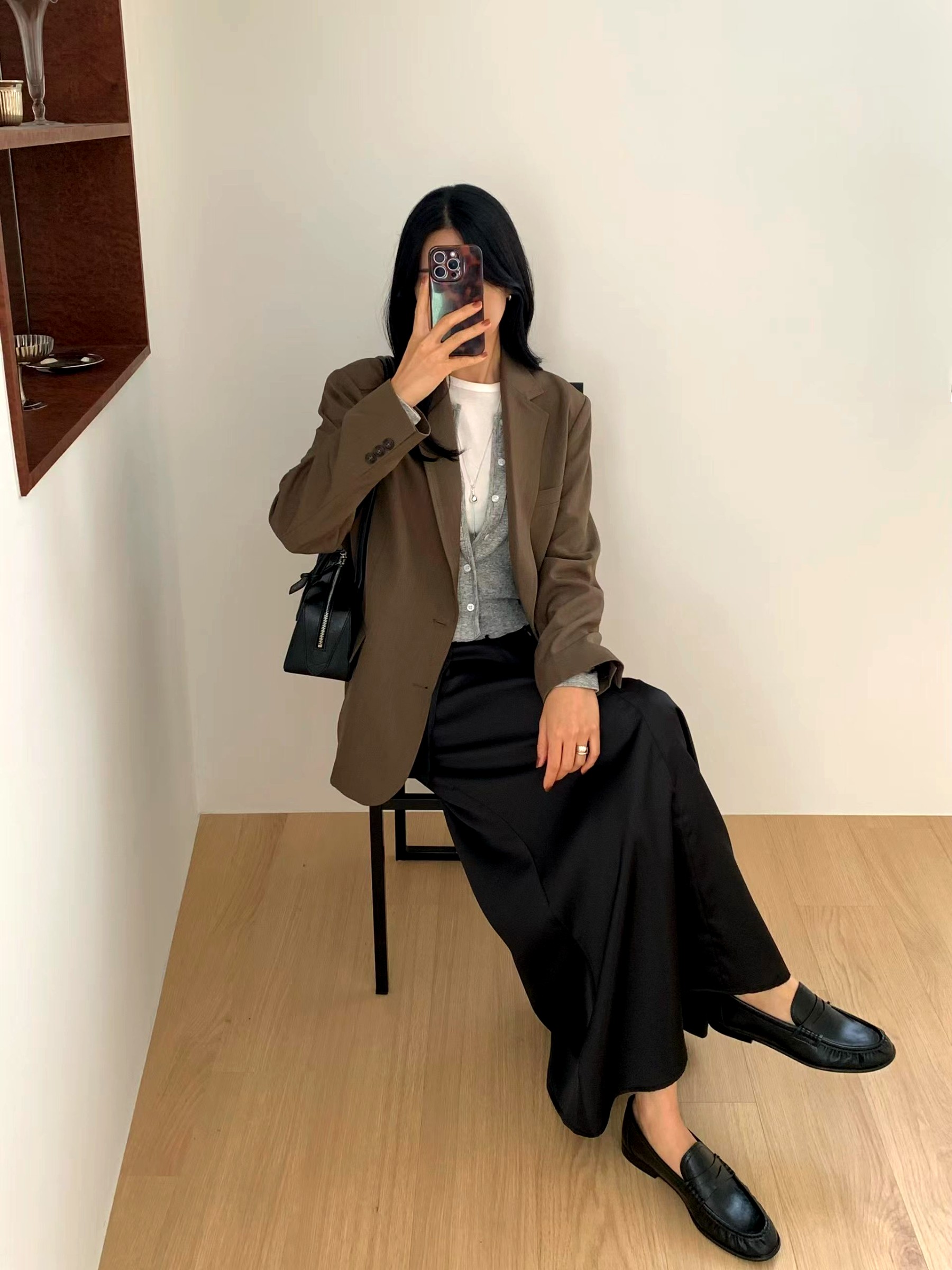 스타일리시 미니멀 여성 자켓, 우아한 매력을 위한 필수 아이템
