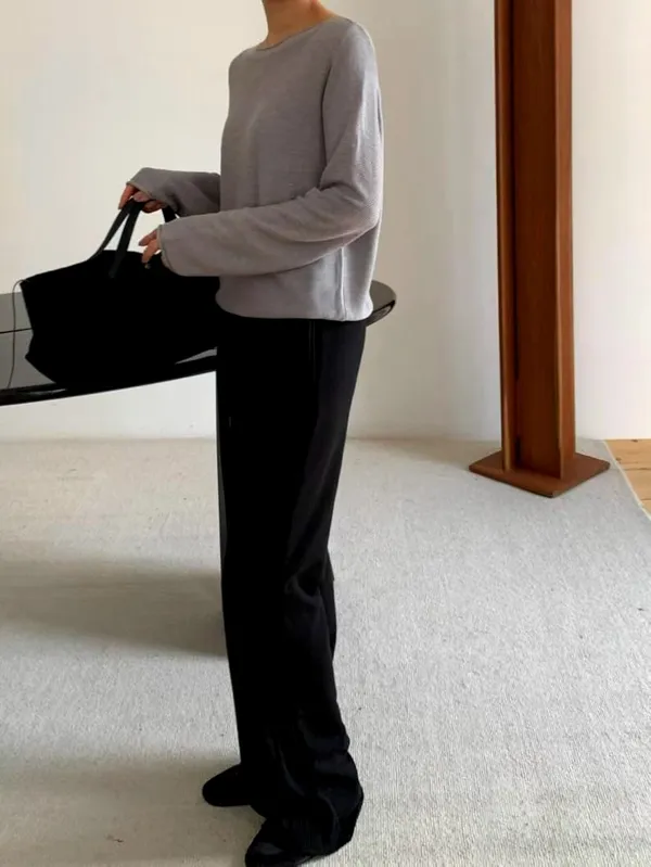 Elegant and Comfortable Women's Top for a Chic Look