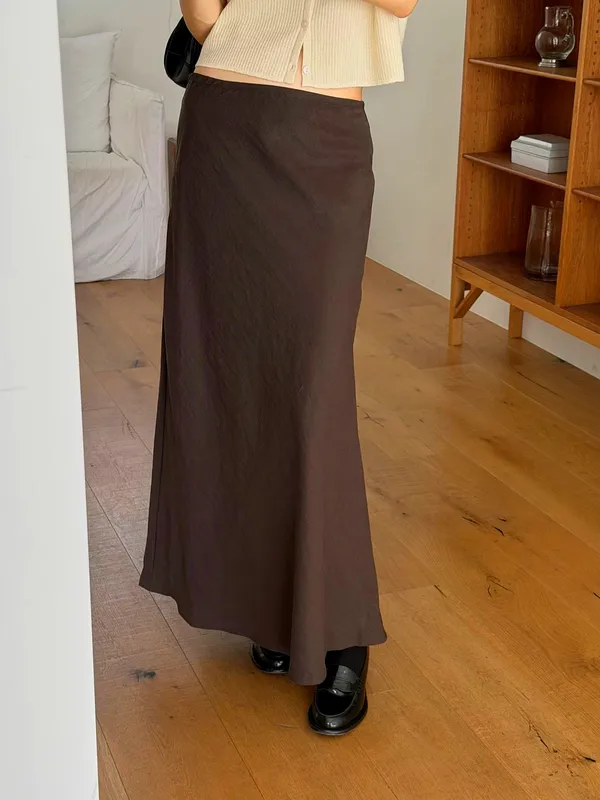 Elegant High-Waisted Maxi Skirt, Lightweight and Flowing, Perfect for Summer