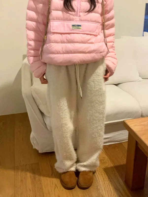 Stylish and Warm Women's Down Jacket, Lightweight and Comfortable, Perfect Winter Match