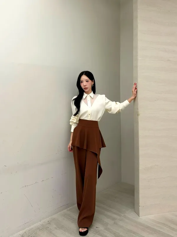 Elegant and Charming Shirt to Showcase Women's Grace