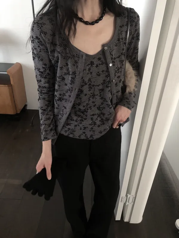 Elegant Patterned Knit Cardigan - Warm and Stylish