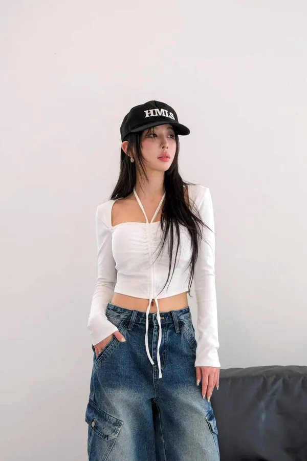 Stylish and Versatile Women's T-Shirt, Comfortable and Breathable, Showcasing Elegance
