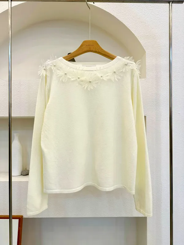 เสื้อถักลายลูกไม้สุดหรู สวมใส่สบายและเข้ากันได้ทุกโอกาส