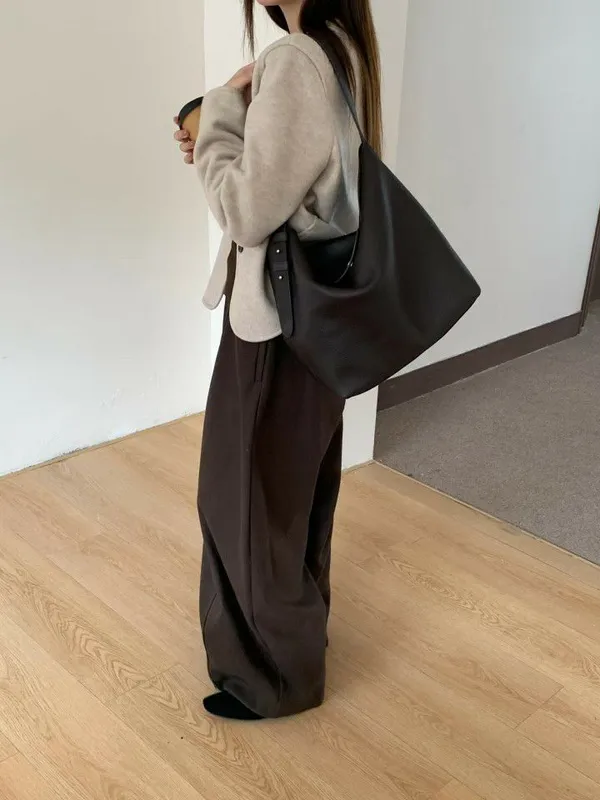 Stylish Minimalist Black Tote Bag, Made of Premium Leather