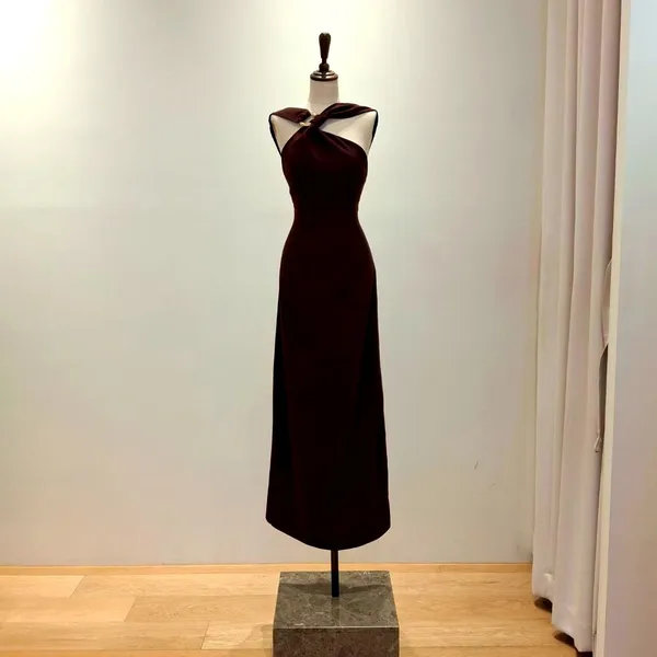 Elegant Slim-Fit Dress to Showcase Your Charming Curves