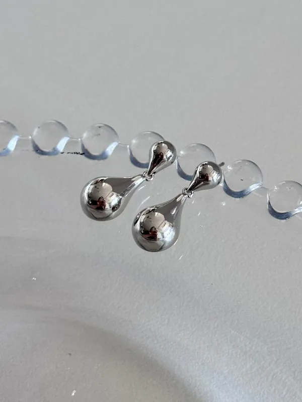 Stylish Silver Teardrop Earrings - Simple and Elegant