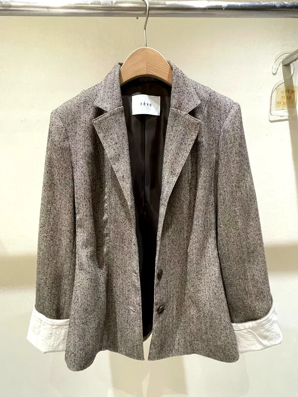 Stylish and Elegant Women's Coat with Classic Gray Design