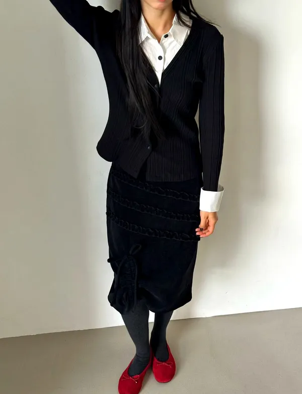 Elegant Black Dress to Showcase Your Alluring Curves