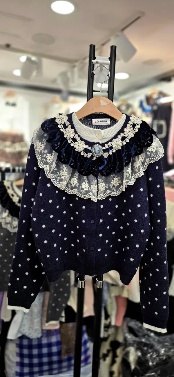 Elegant Lace-Trimmed Cardigan, Infusing Fashionable Flair