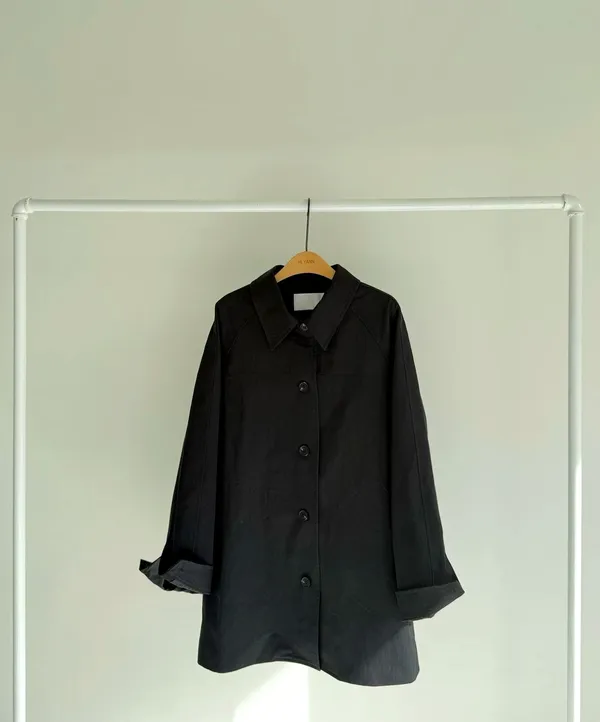 Stylish Black Women's Jacket - Elegant and Versatile